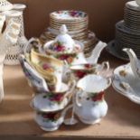 Royal Albert Old Country Roses pattern tea and dinner service for 6 people, teapot height 19cm