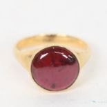An 18ct gold and garnet set ring, size L