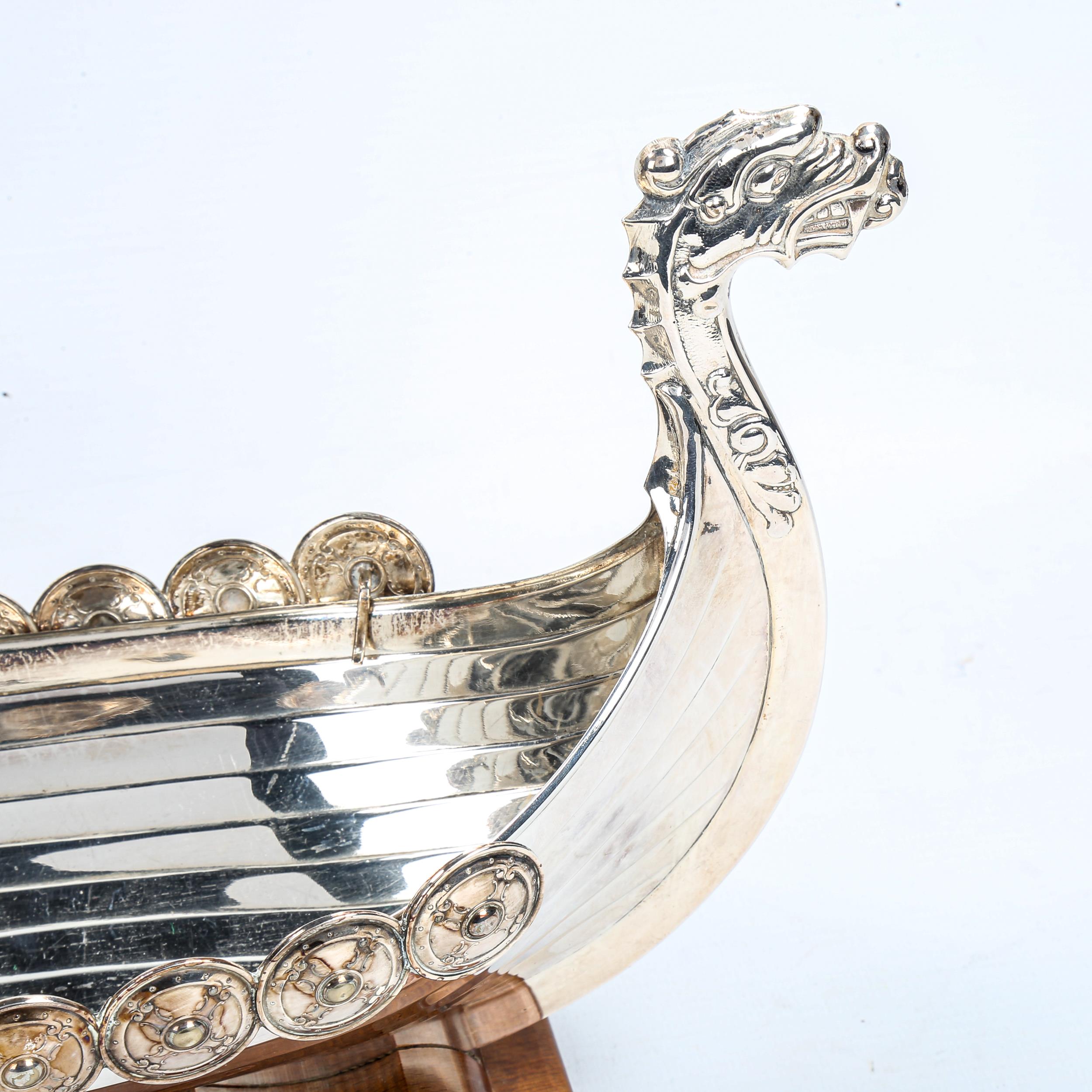 A large Vintage Norwegian silver plated Viking boat fruit bowl, modelled with removable Tage - Image 2 of 4