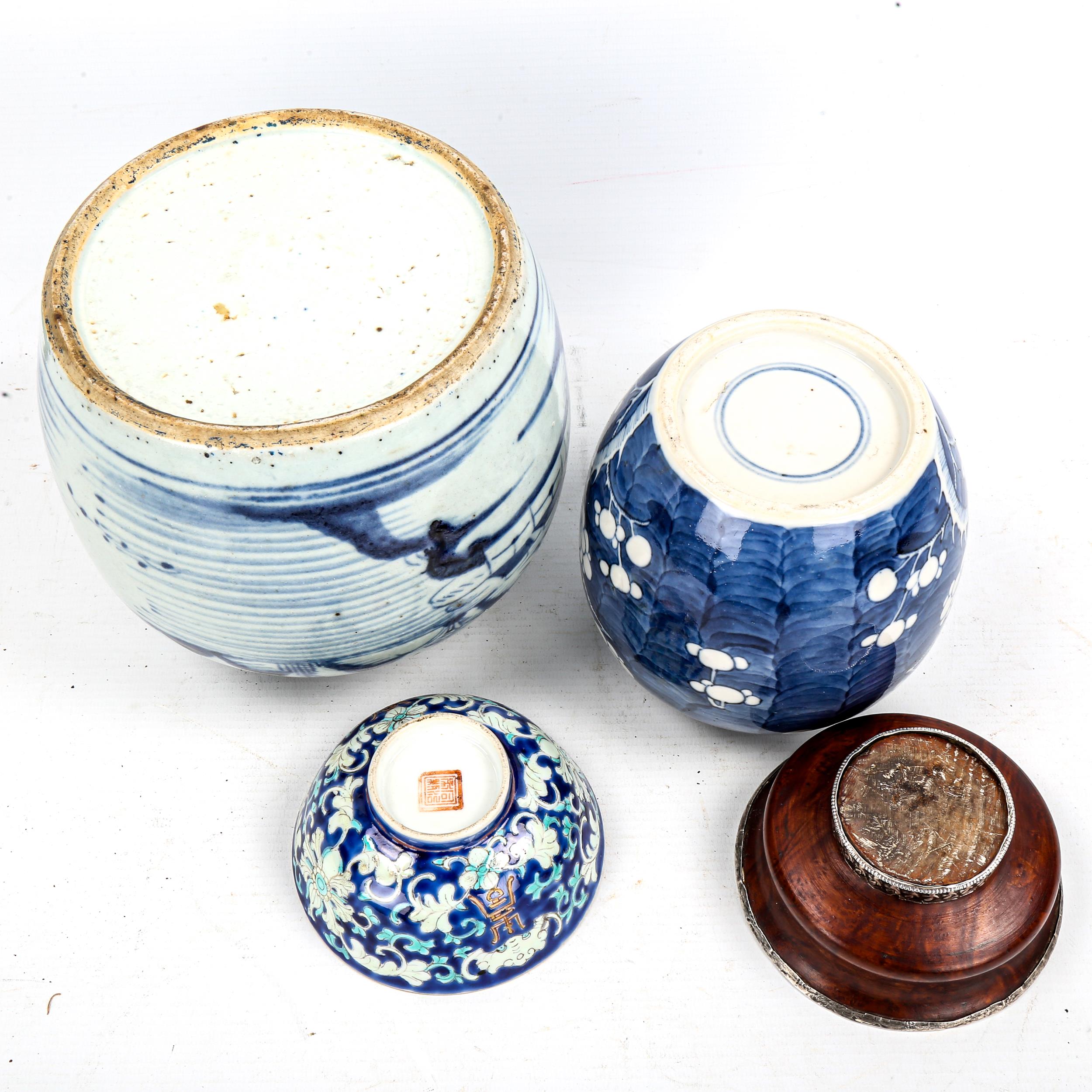 A group of Oriental items, comprising 2 blue and white ginger jars, largest height 16cm, a floral - Image 2 of 3