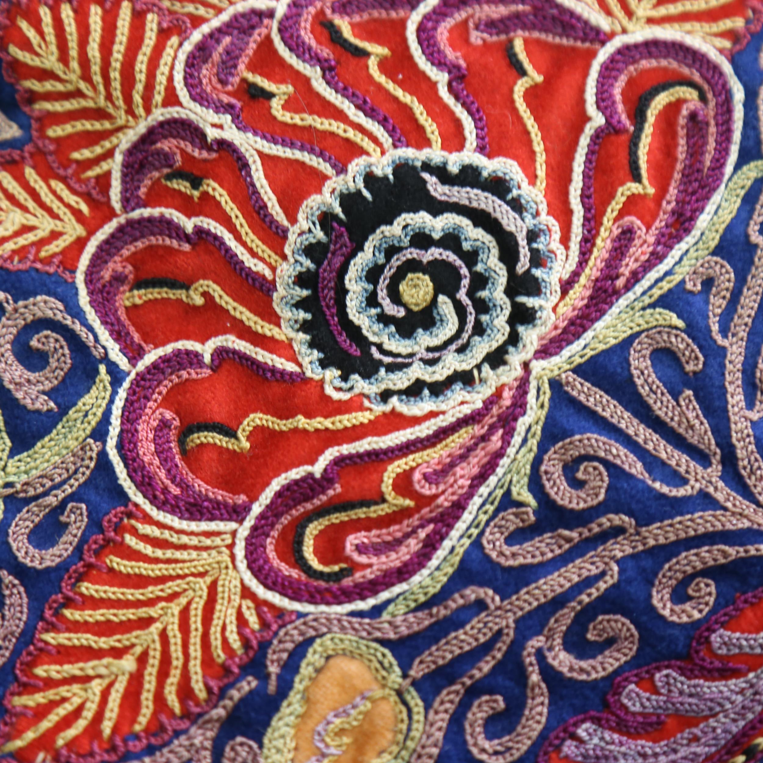 A fine quality Oriental hand embroidered crewelwork table cover, the central panel intricately - Image 9 of 9