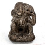 A South American pre-Colombian clay figure, height 5cm