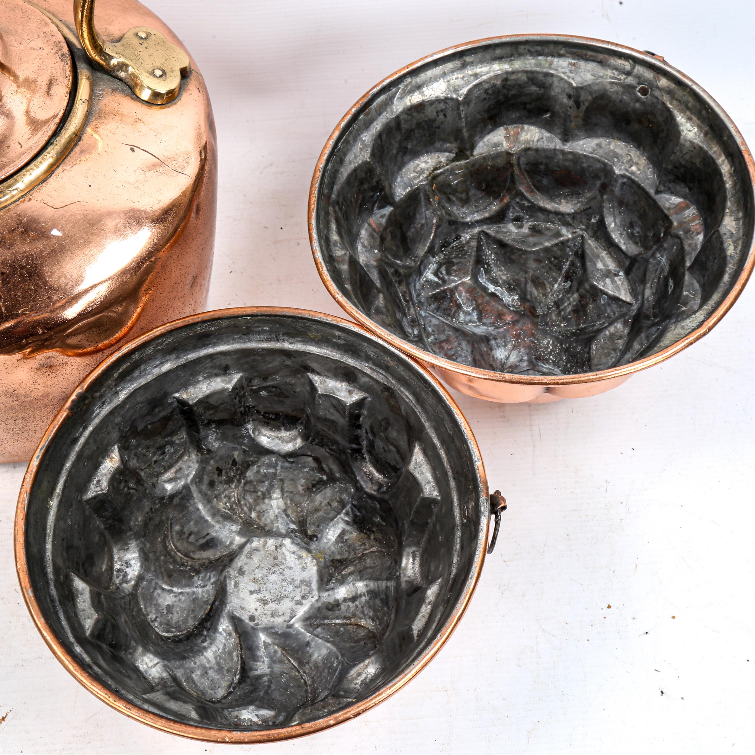 A large Victorian copper kettle, and 2 copper jelly moulds (3) - Bild 3 aus 3