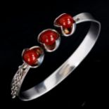 SALOVAARA - a Vintage Finnish sterling silver carnelian bead torque bracelet, turku band with 7.5mm,