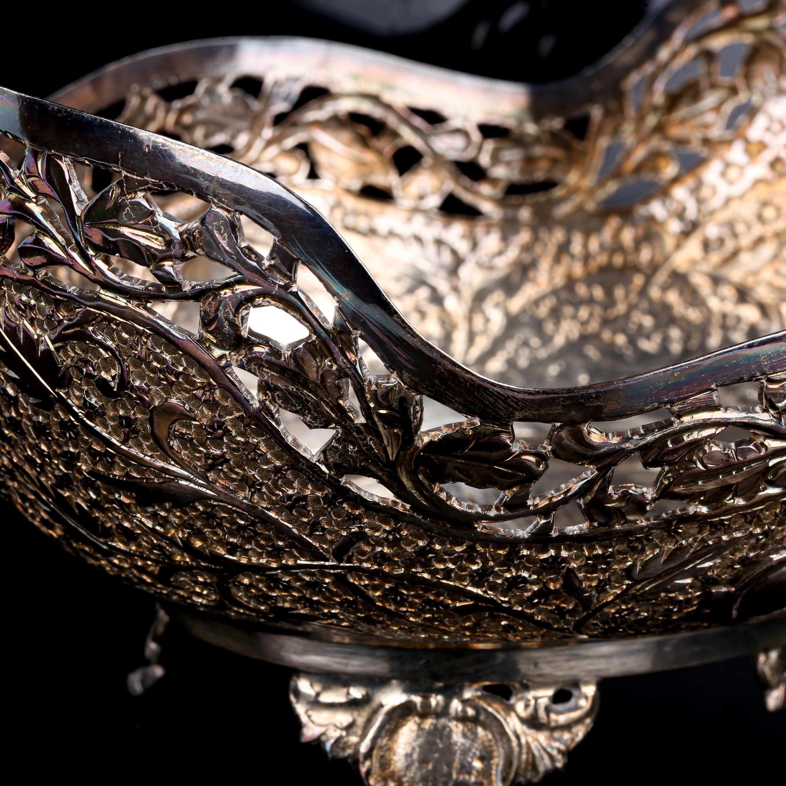 A Middle Eastern white metal bon bon basket, all over engraved floral decoration, marked 'Ali - Image 2 of 4