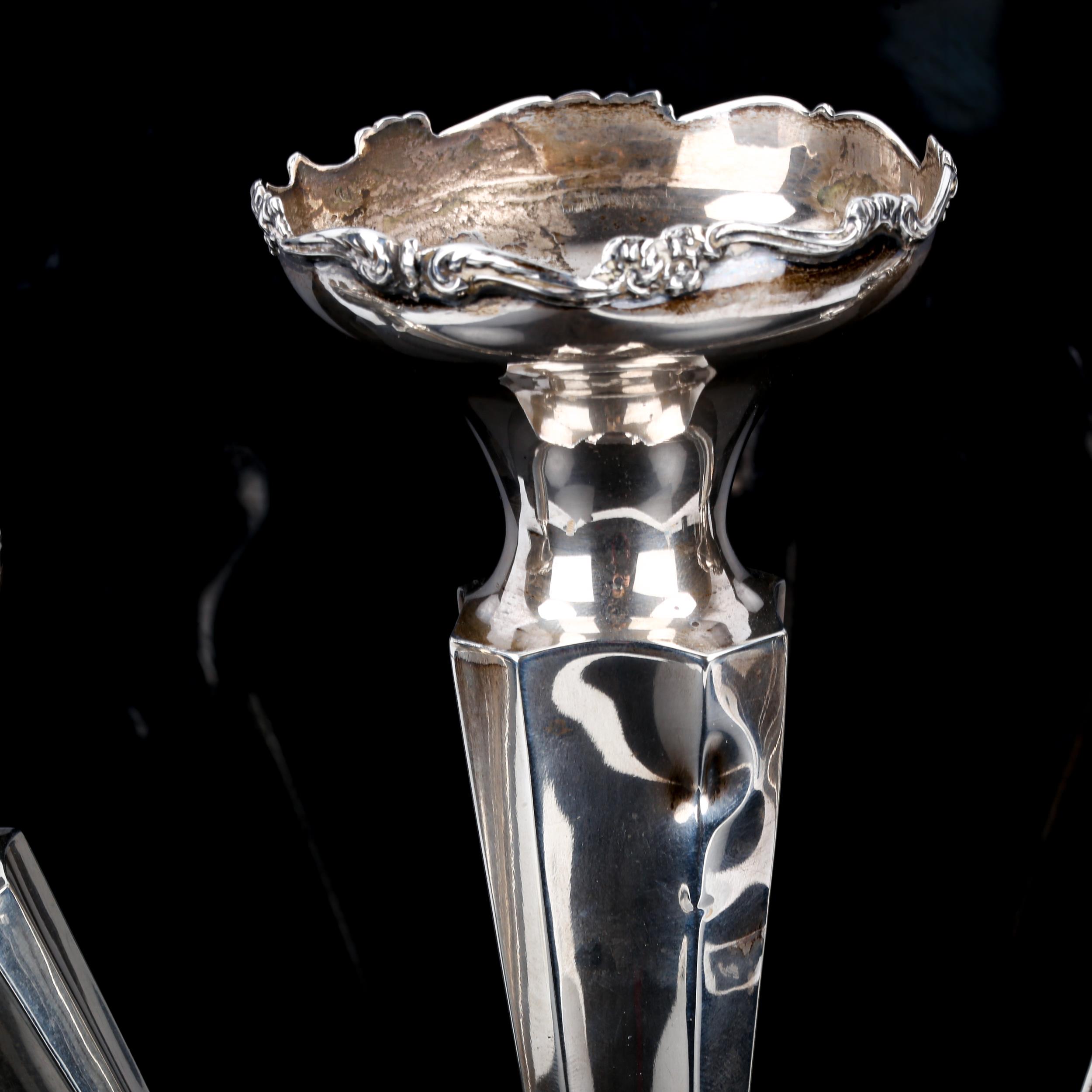 An Art Nouveau George V silver 3-branch table epergne, with removeable smaller bud trumpets and - Image 4 of 4