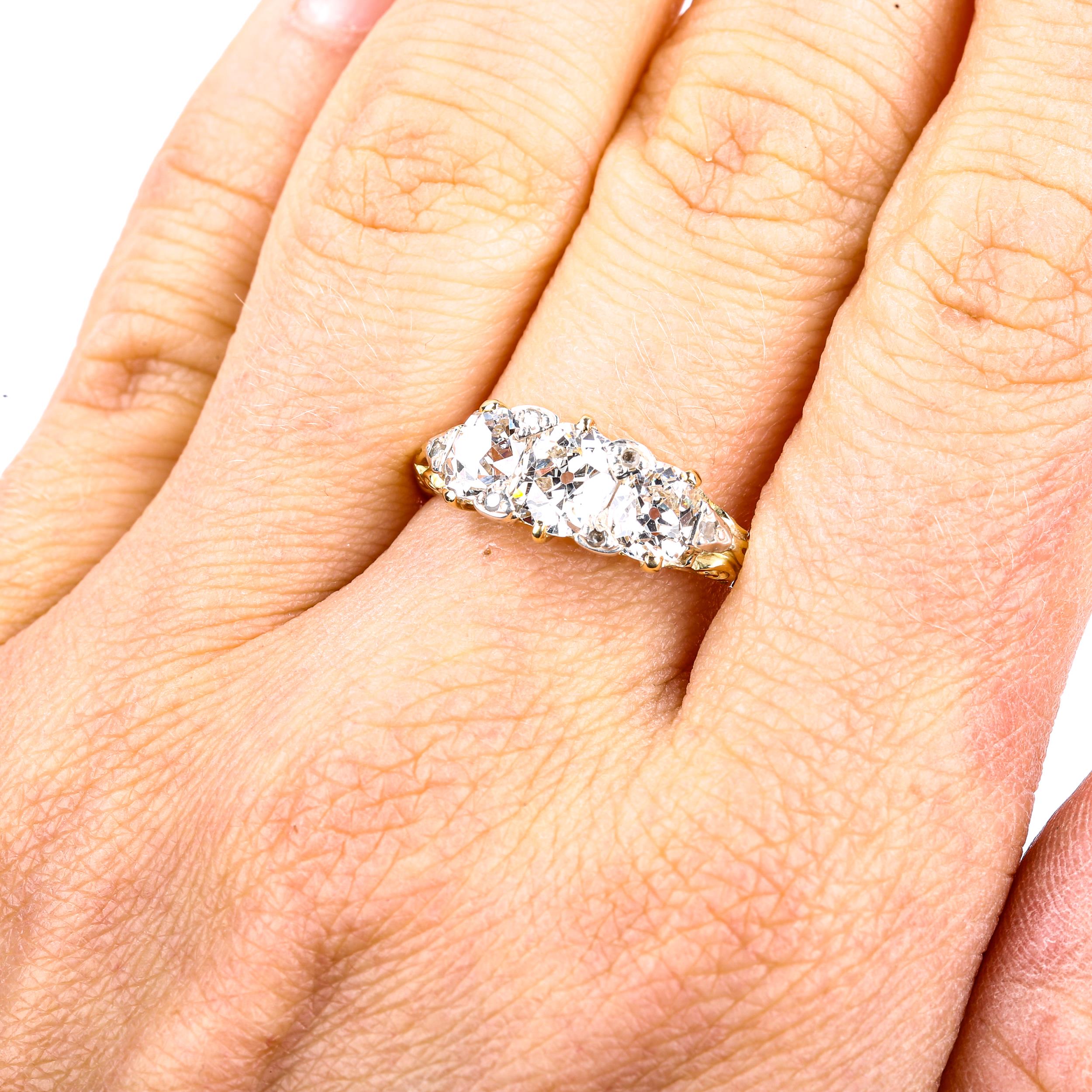 An Antique 18ct gold 3-stone diamond half hoop ring, set with old cushion-cut diamonds, and round- - Image 4 of 4
