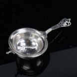 An American sterling silver tea strainer, model no. W49, length 14.5cm, 1.2oz No damage or