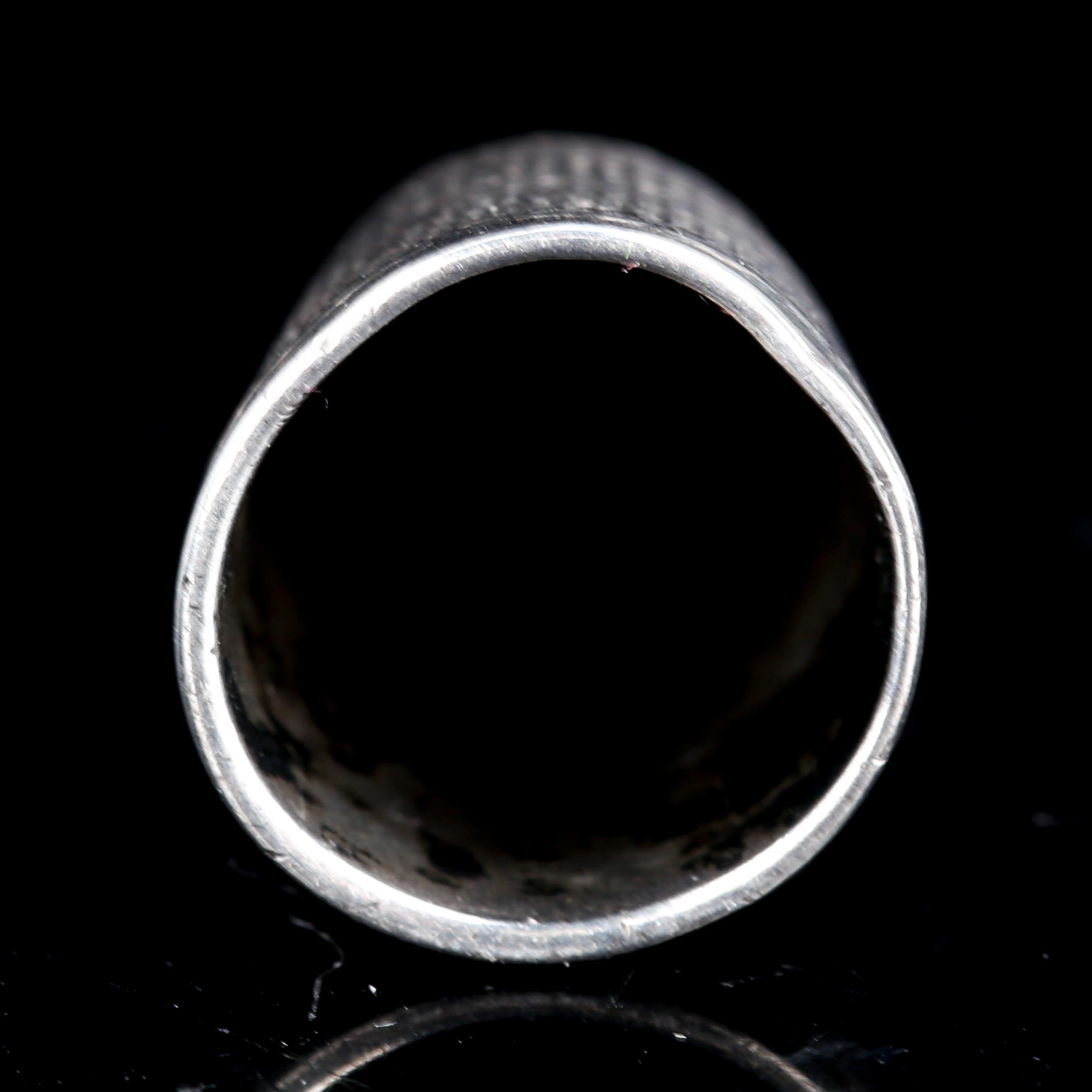 A small Georgian silver thimble, possibly by Thomas Newbold, height 2cm, opening diameter 11.4mm - Image 3 of 4