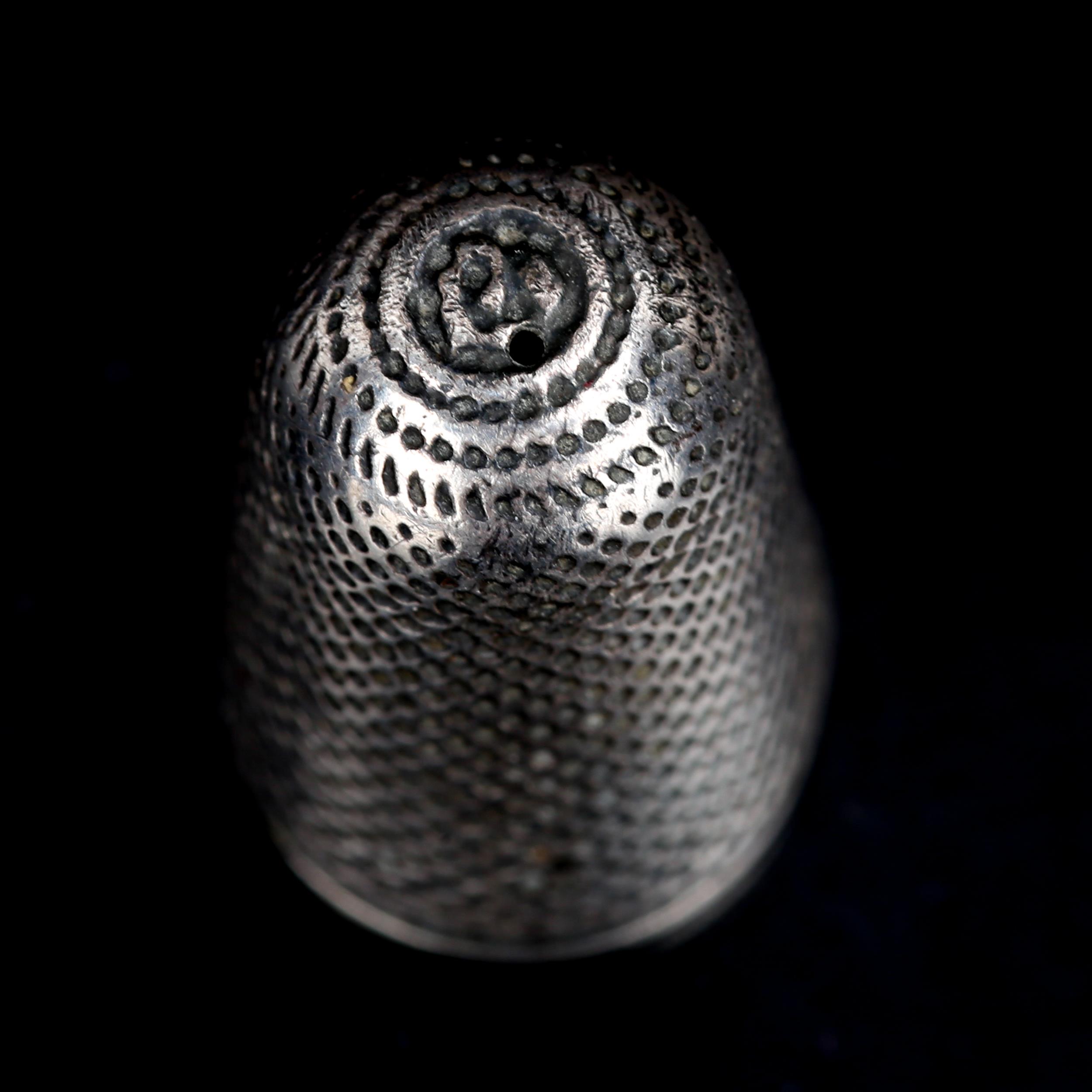 A small Georgian silver thimble, possibly by Thomas Newbold, height 2cm, opening diameter 11.4mm - Image 2 of 4