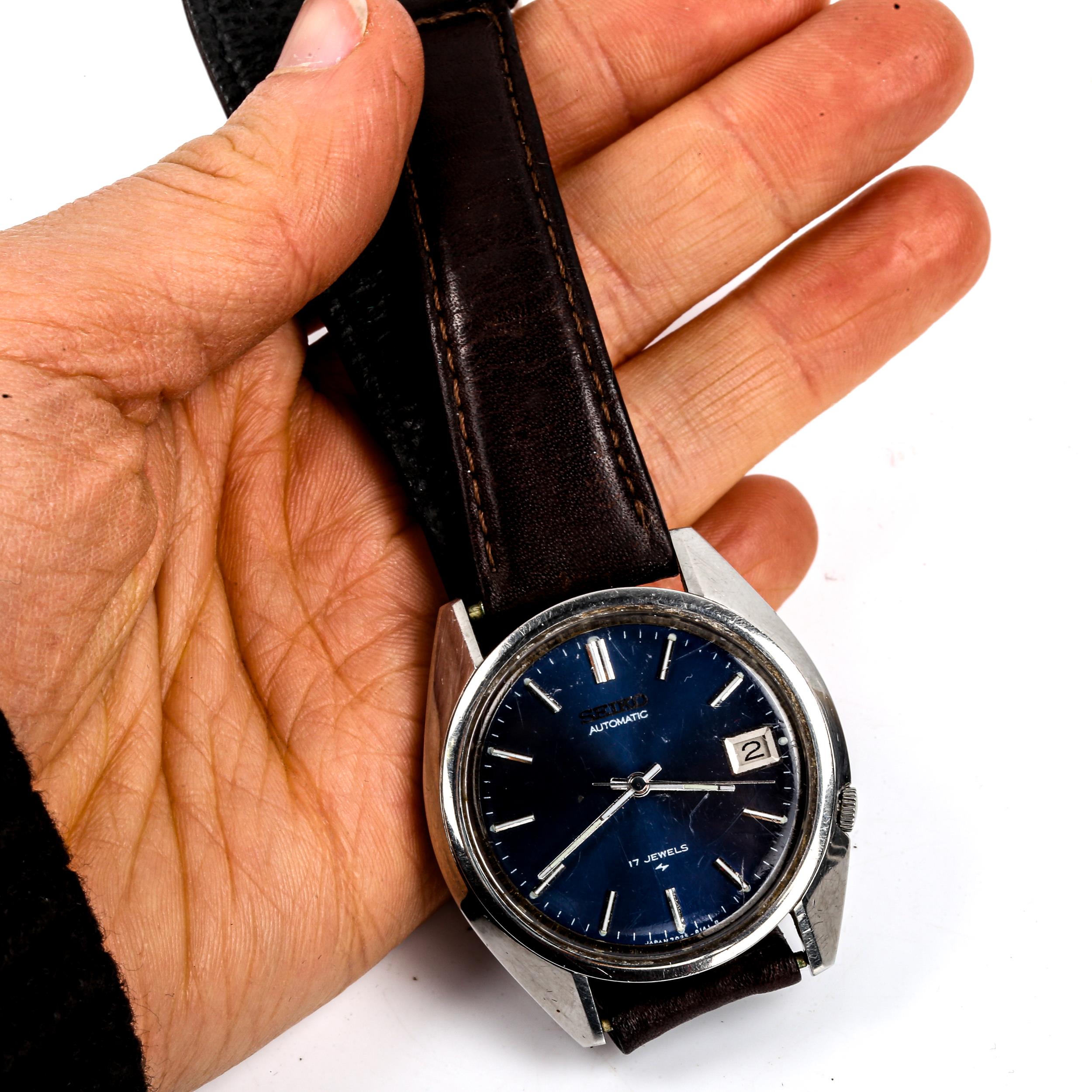 SEIKO - a Vintage stainless steel automatic wristwatch, ref. 7025-8120-P, circa 1970s, blue dial - Image 5 of 5