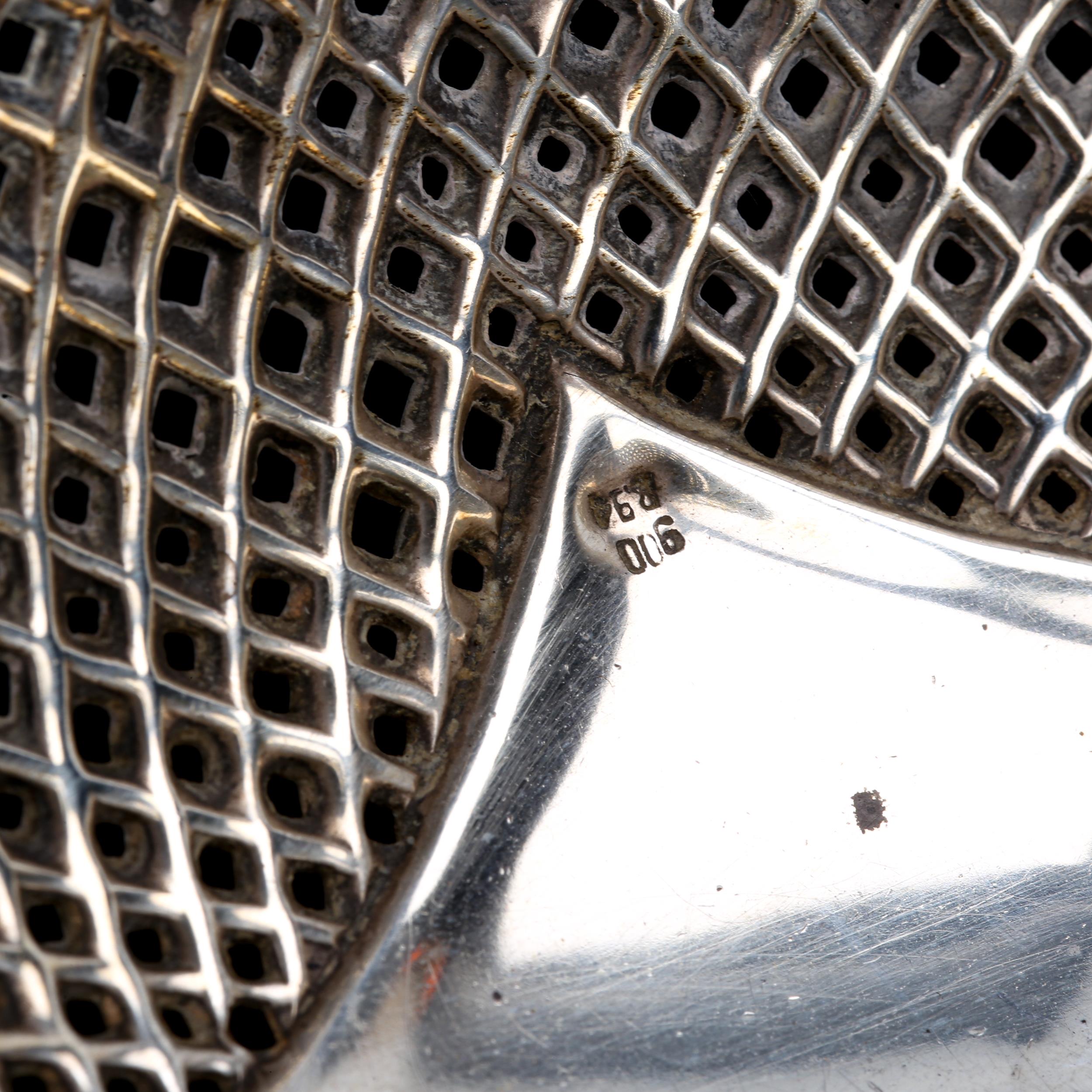 An Eastern silver bon bon basket, pierced lattice and foliate decoration, marked 900, length 19.5cm, - Image 4 of 4