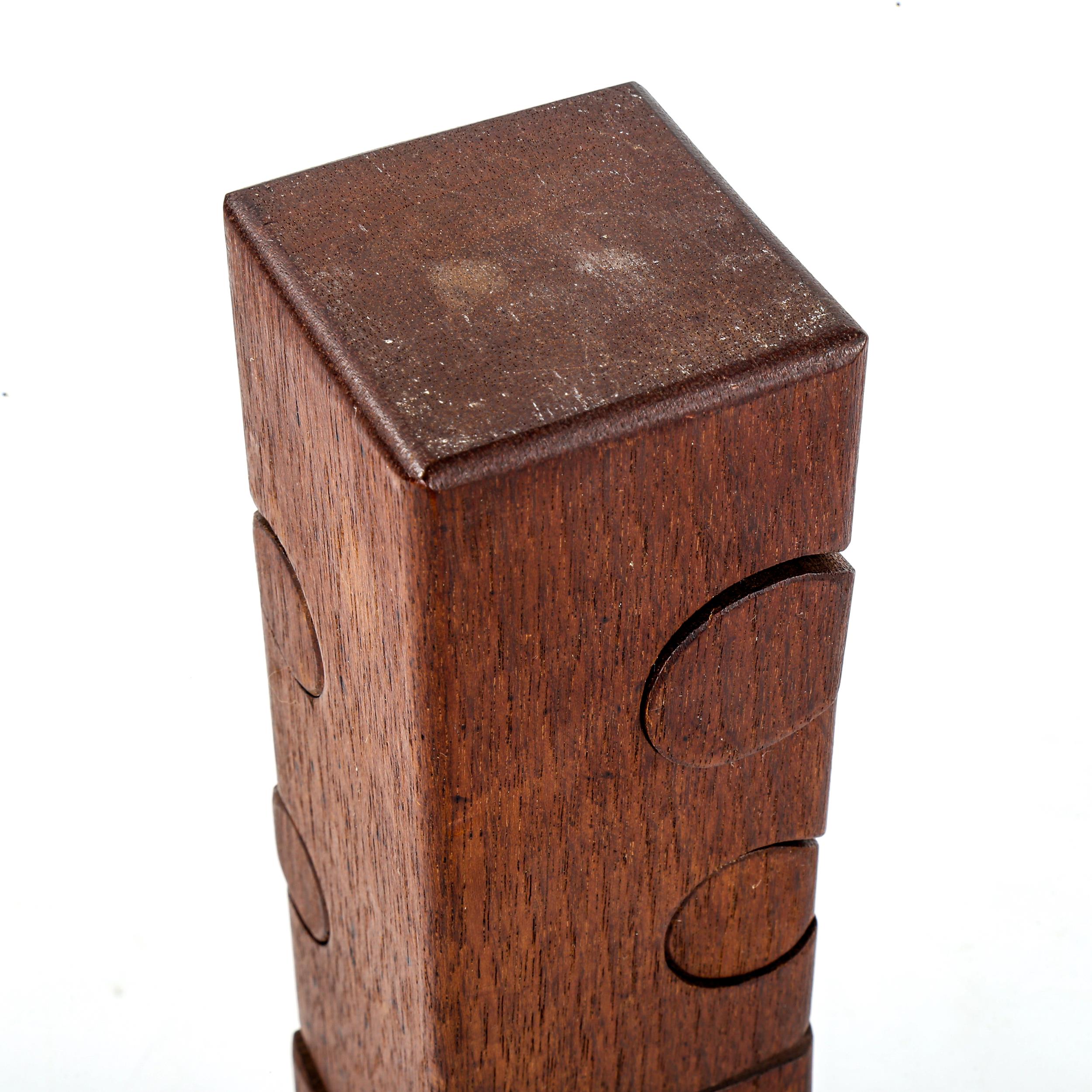 BRIAN WILLSHER, wood peg puzzle sculpture, height 33CM Good condition, pegs are loose in sculpture. - Image 4 of 4