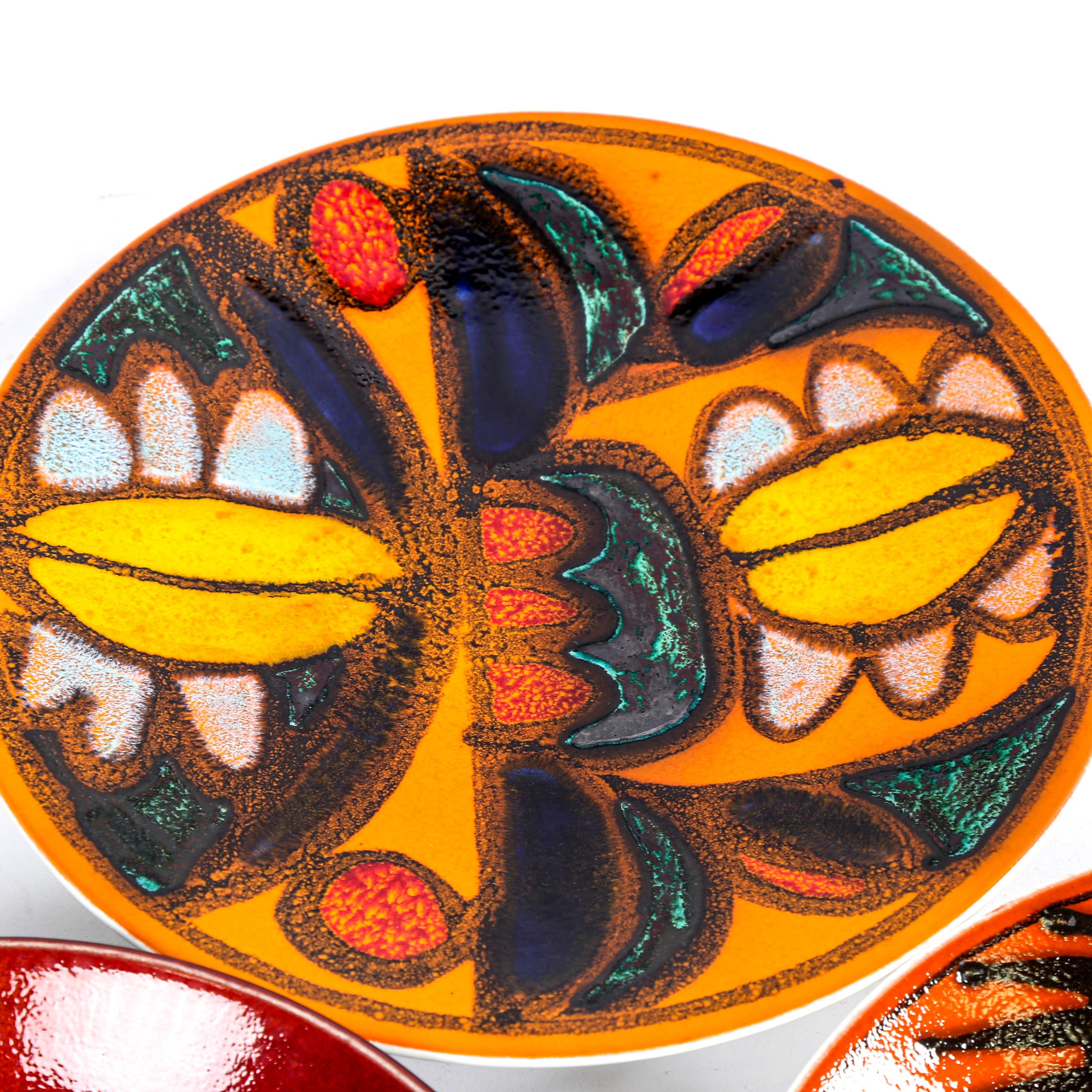 POOLE POTTERY, 2 Delphis plates and another African sunset design plate, diameter 26.5cm Good - Image 3 of 4