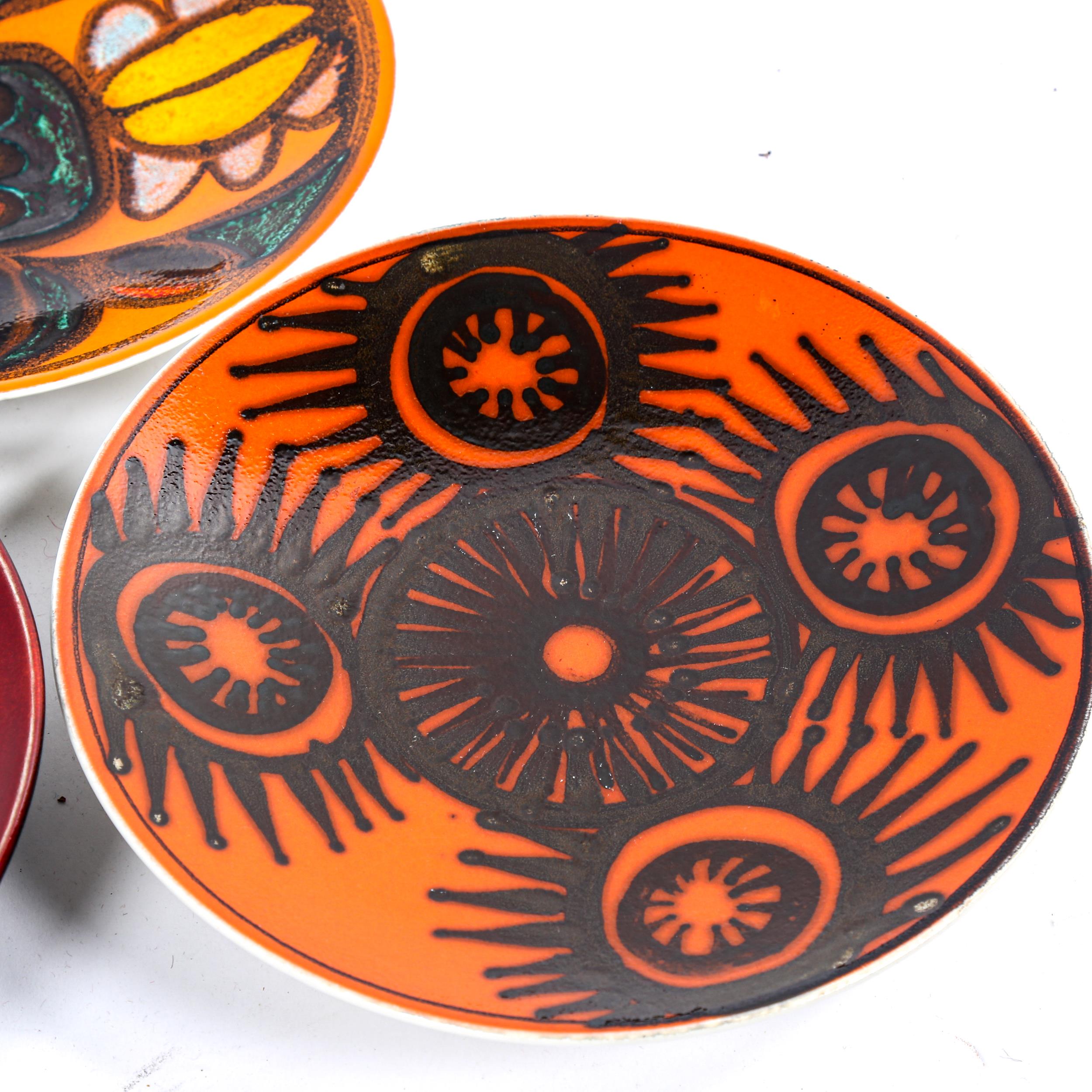 POOLE POTTERY, 2 Delphis plates and another African sunset design plate, diameter 26.5cm Good - Image 2 of 4