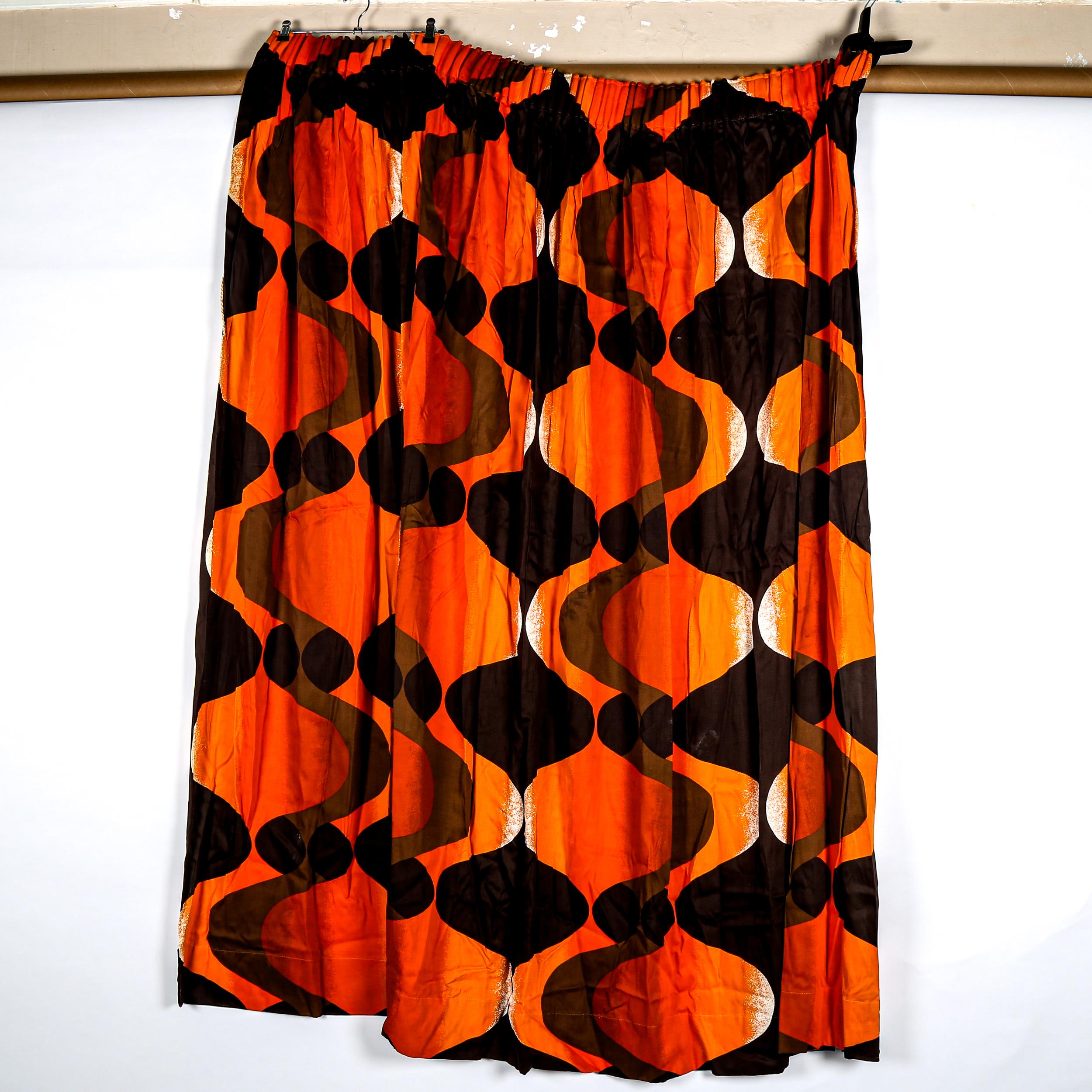 GILTEX of London, 1970s Op Art fabric curtain panel, marked on selvedge - Image 2 of 4