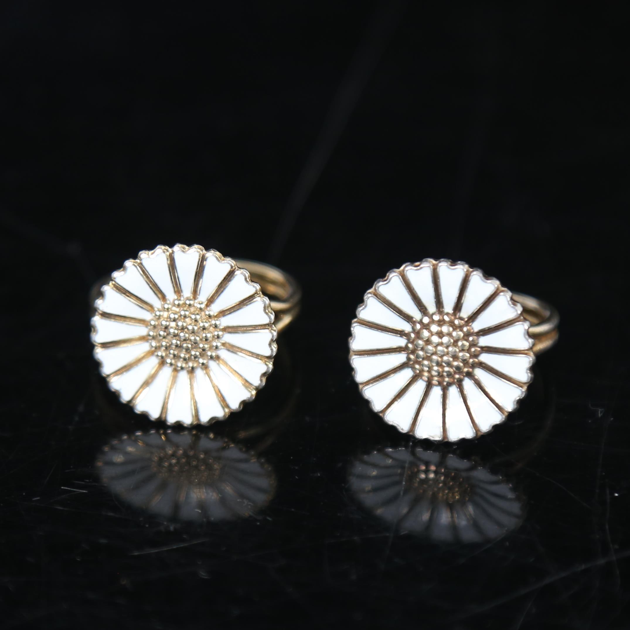 BERNHARD HERTZ - 2 silver and white enamel daisy pattern rings