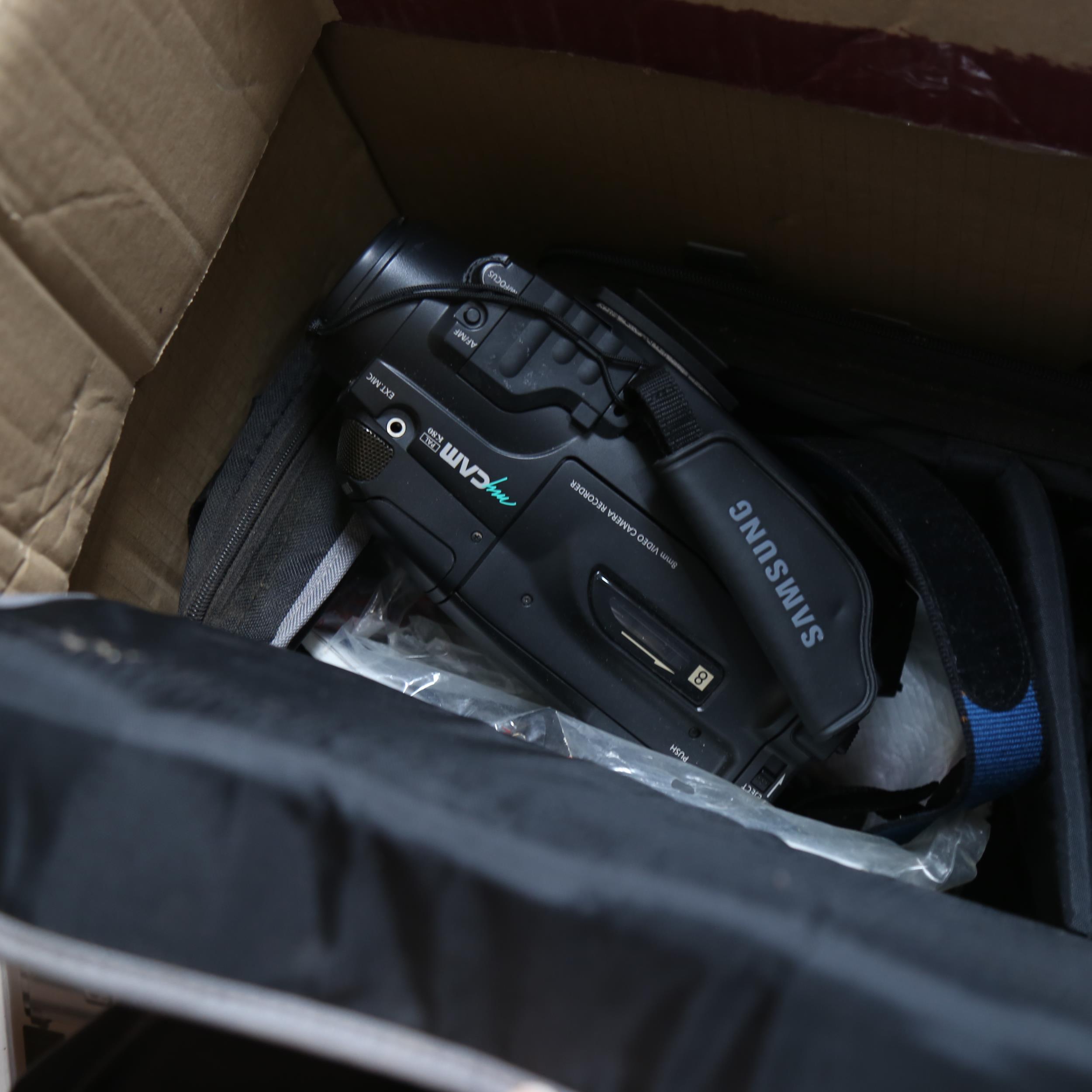A quantity of camcorders and accessories, including Samsung and JVC (boxful) - Image 2 of 2