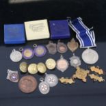 Various Vintage Tug-Of-War prize medals, including some silver (boxful)