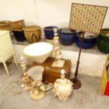 A pole screen, 4 ceramic lamps with shades, and a tin trunk (6)