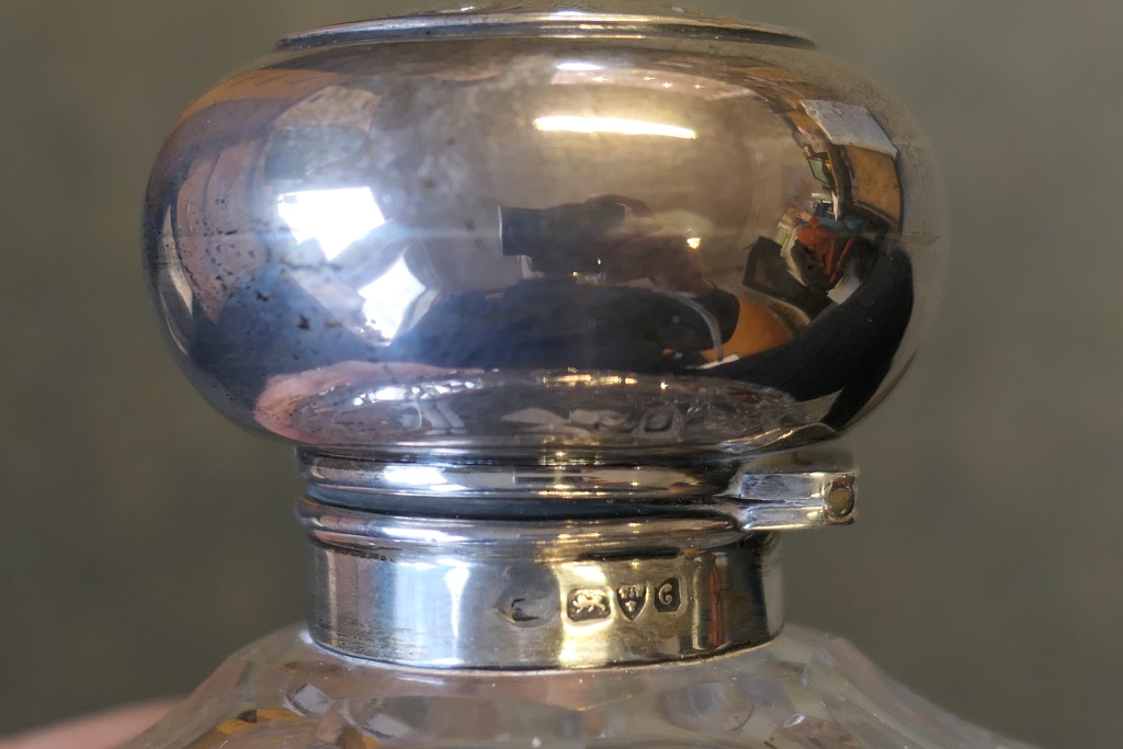 Pair of Edwardian silver mounted cut glass scent bottles, Chester 1903, en suite to the previous - Image 9 of 9