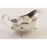 Silver sauce boat, by Edward Viners, Sheffield 1932, 15cm, weight approx. 101g (3.25 troy ozs)