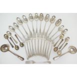 Elkington & Co. silver rattail pattern flatware, Birmingham 1924/25, comprising eight table