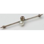 Diamond and pearl bar brooch, centred with a pearl of approx. 5 metric grains, and an old