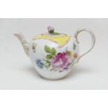 Meissen teapot, decorated with Deutsches Blumen beneath a yellow glazed neck and cover with bud