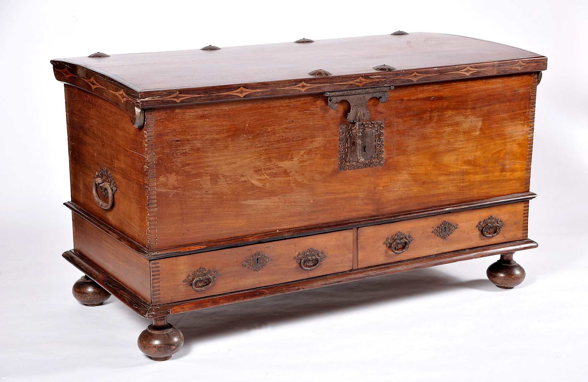 A chest with two drawers