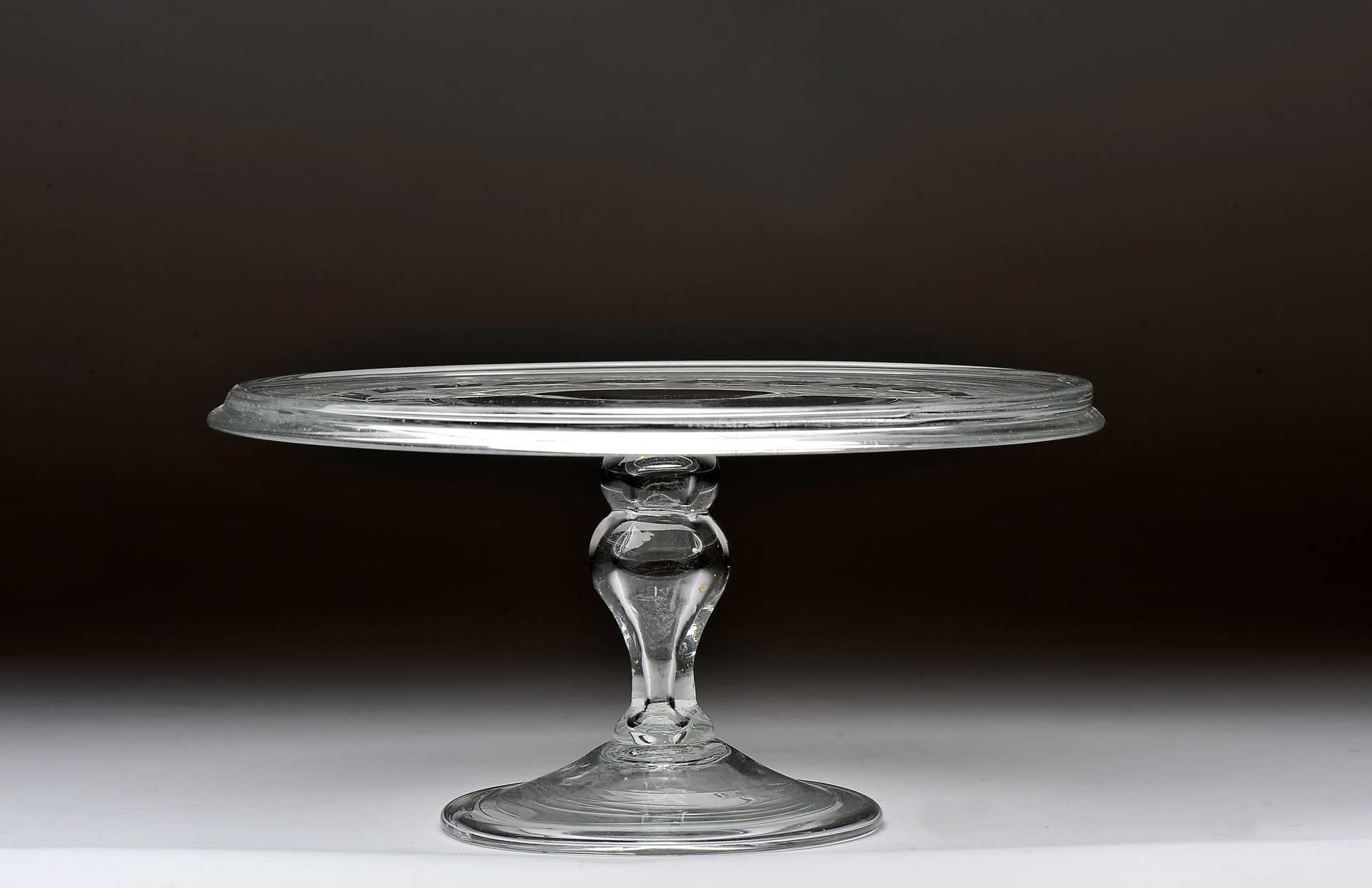 A stemmed salver - Image 2 of 5