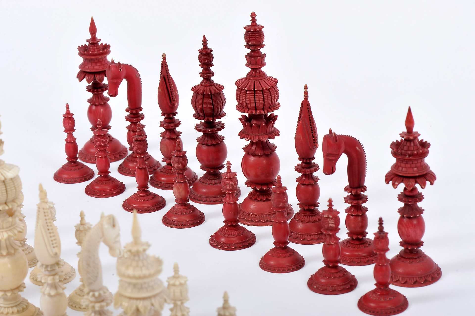 Chess pieces - Image 2 of 5