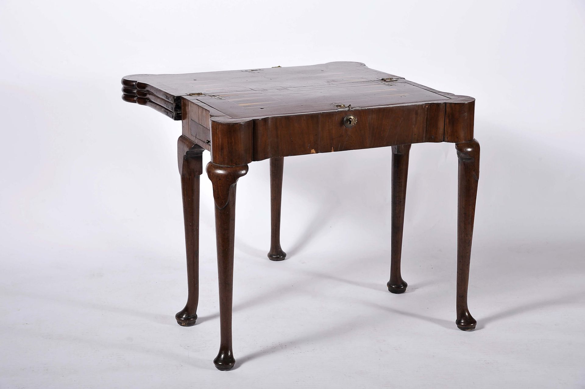A five-legged game and tea table with different tops - tea, cards, chess and backgammon - Image 6 of 12