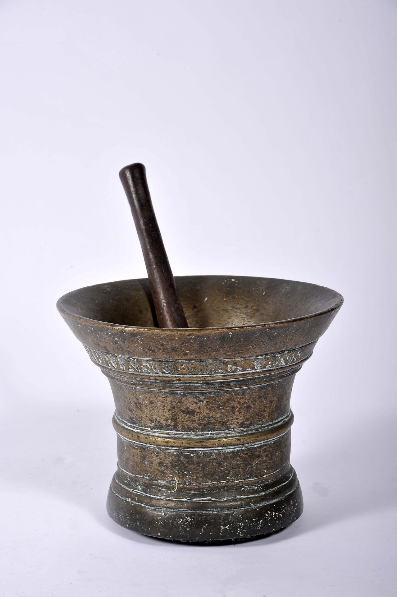 Mortar with large pestle