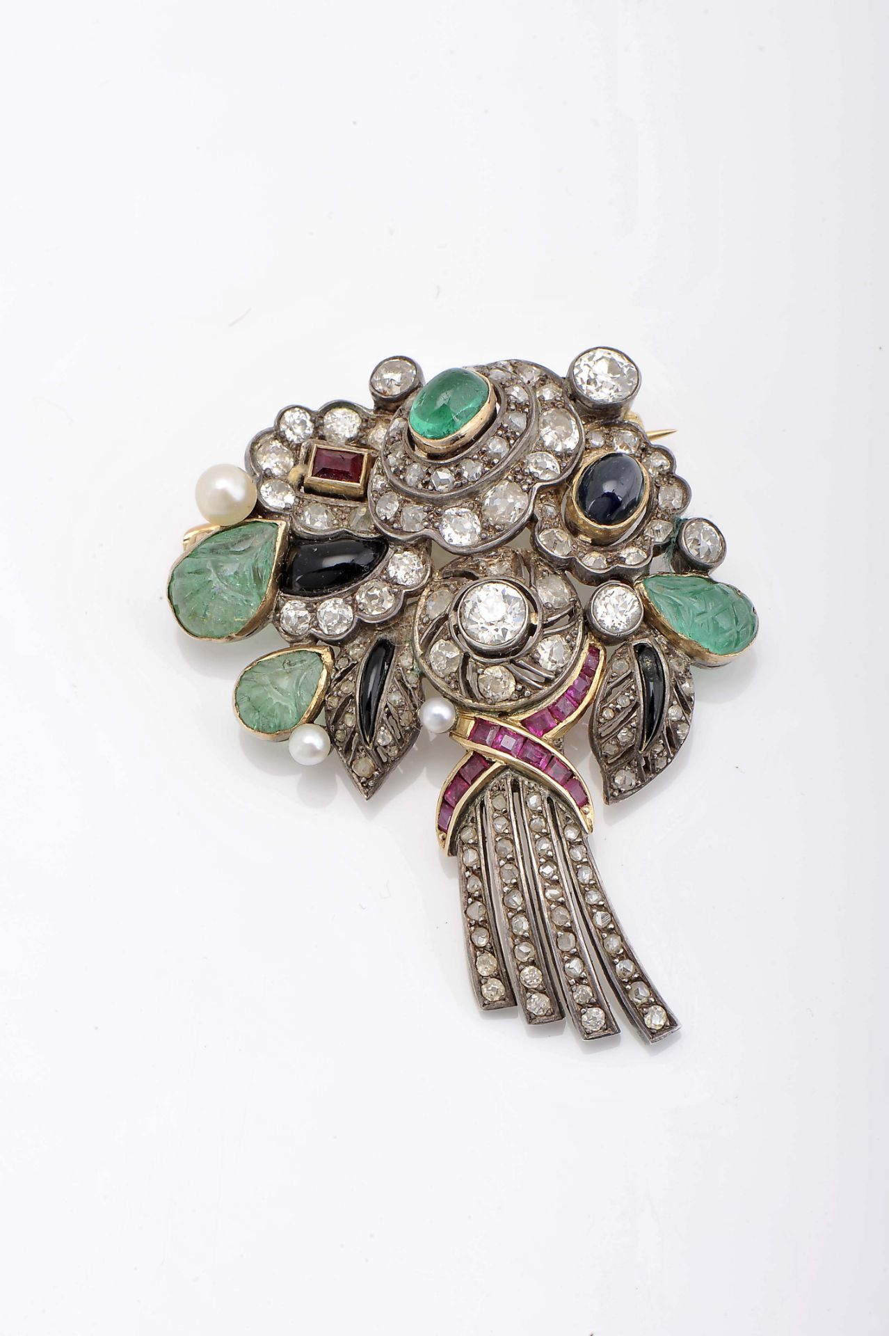 A brooch - Image 2 of 4