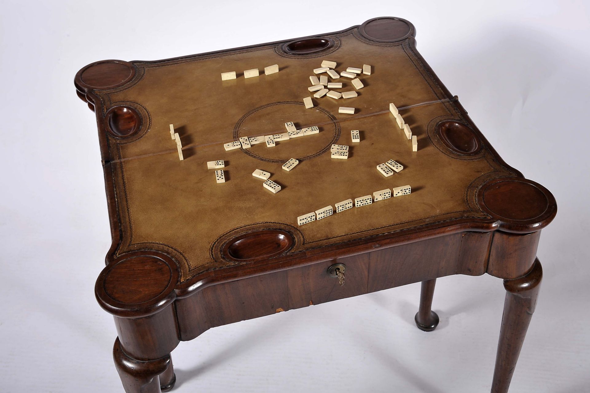 A five-legged game and tea table with different tops - tea, cards, chess and backgammon - Image 5 of 12