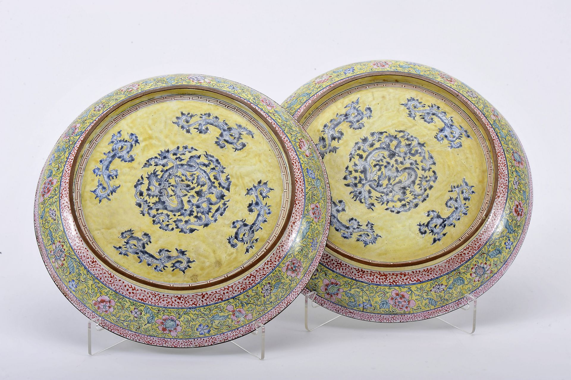 A pair of small plates - Image 2 of 2