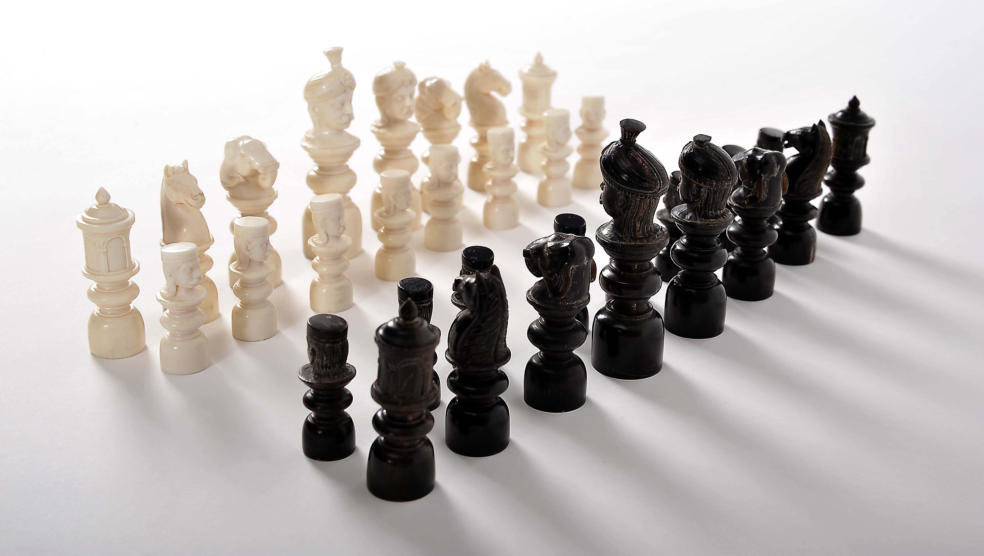 Chess pieces - Image 2 of 5