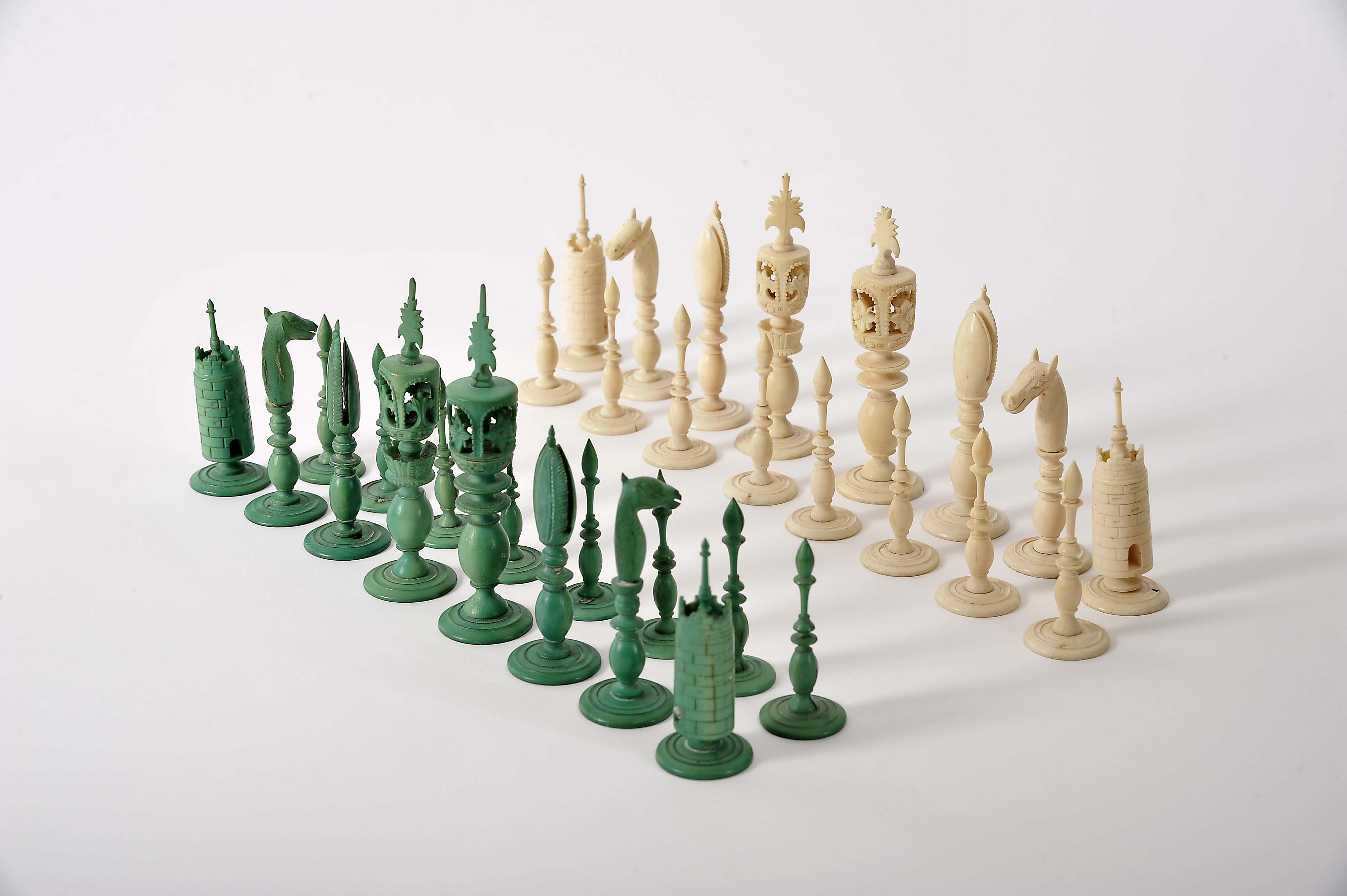 Chess pieces - Image 2 of 4