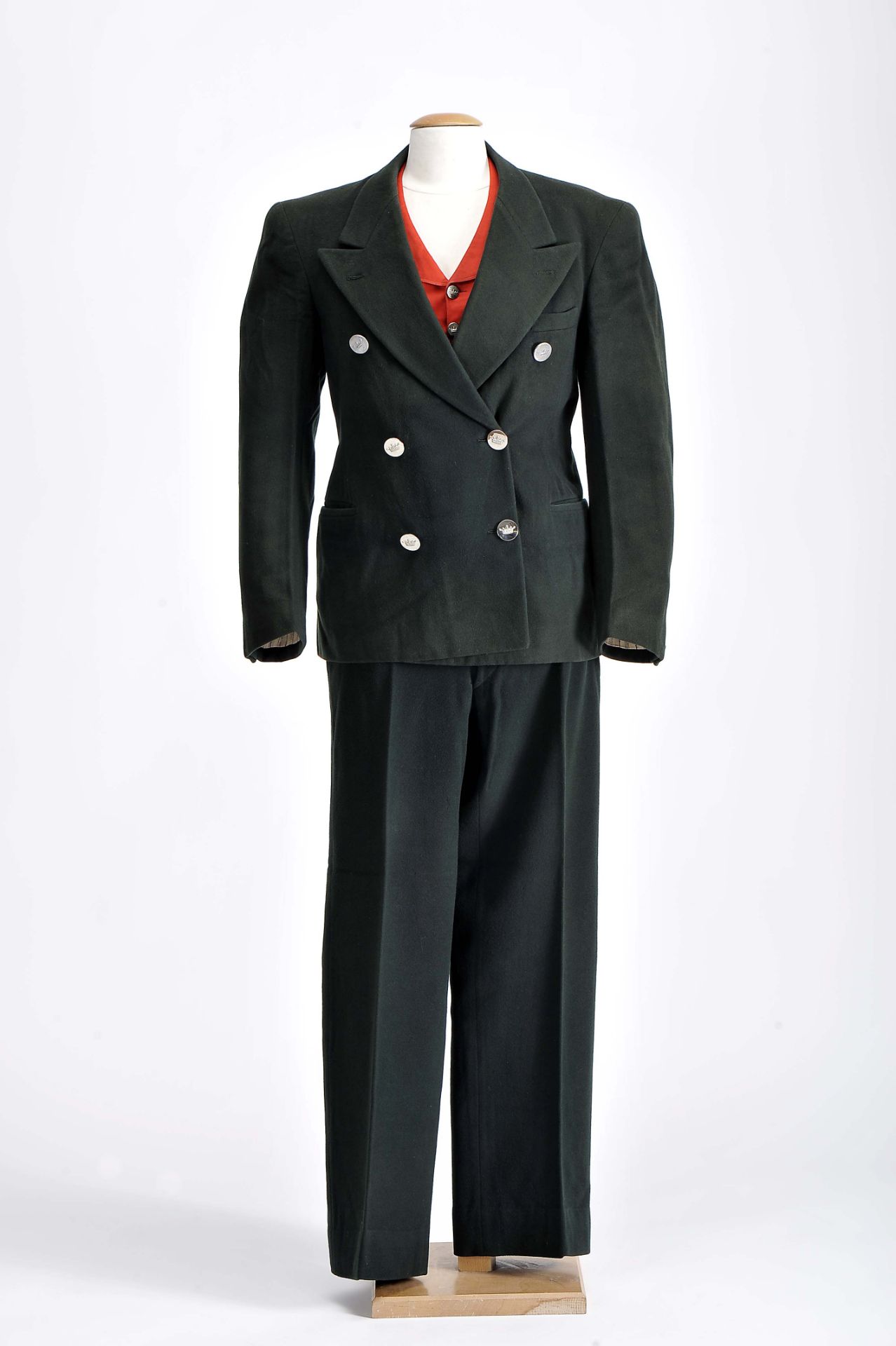 A chauffeur's full uniform