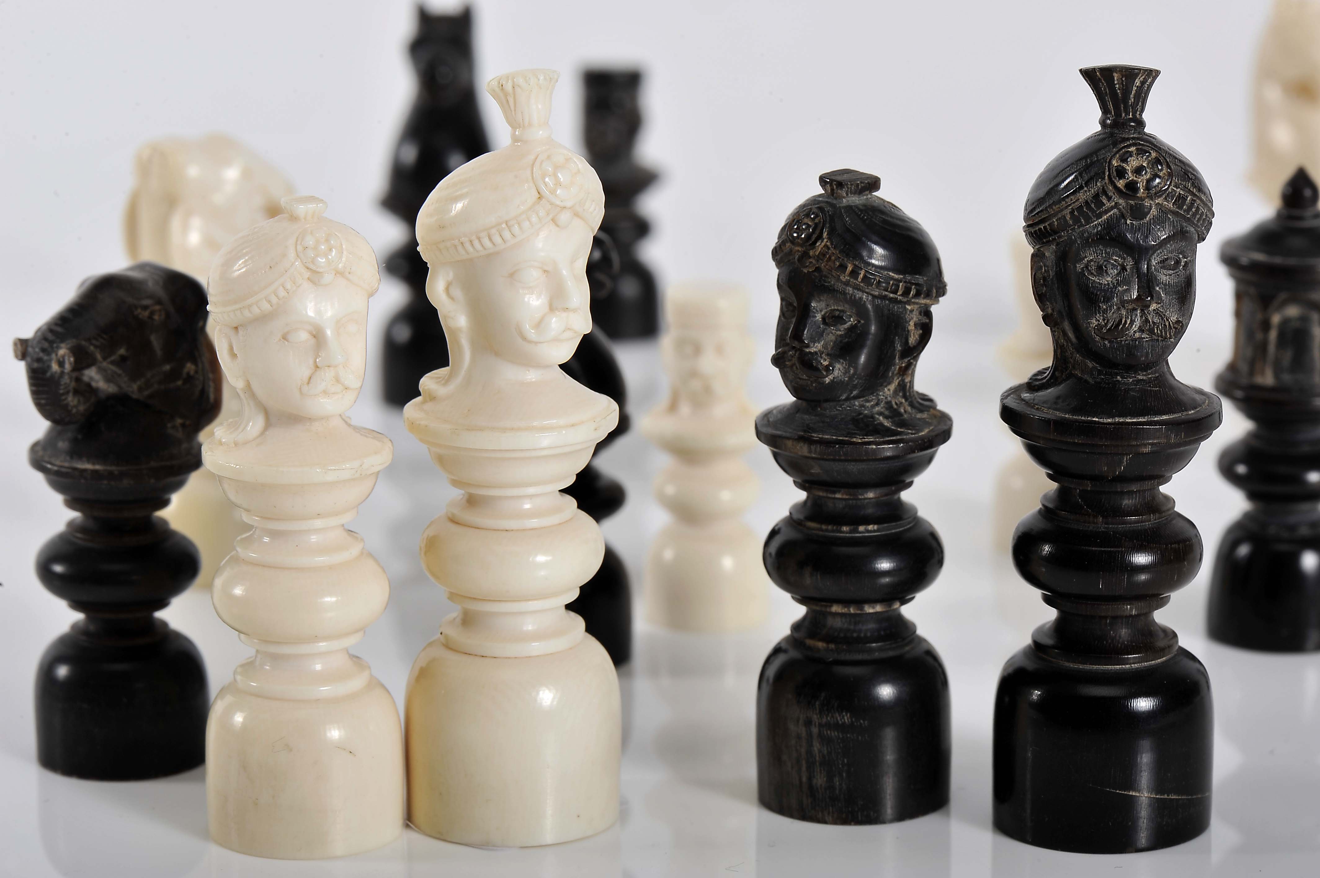 Chess pieces - Image 4 of 5