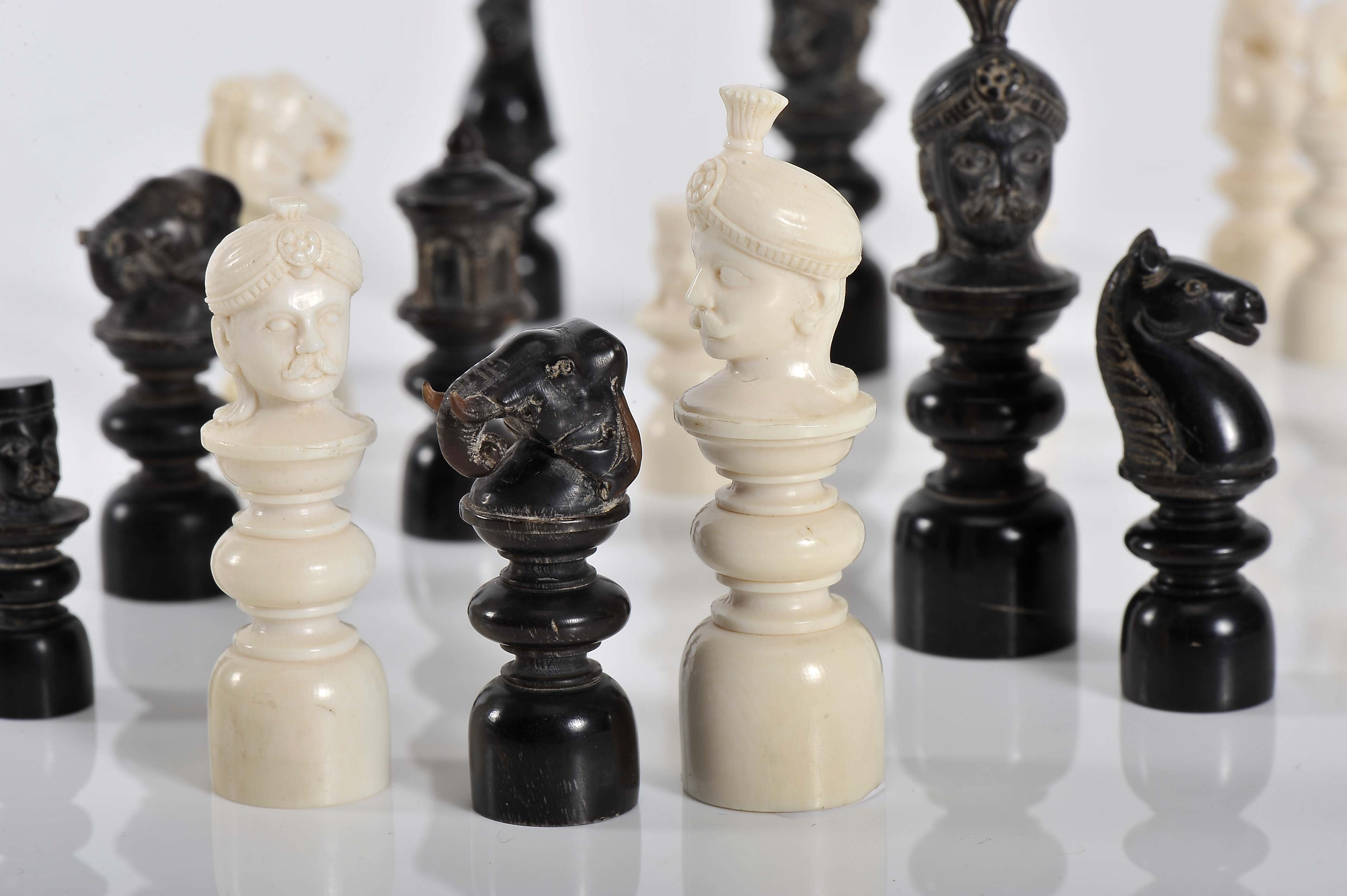 Chess pieces - Image 5 of 5