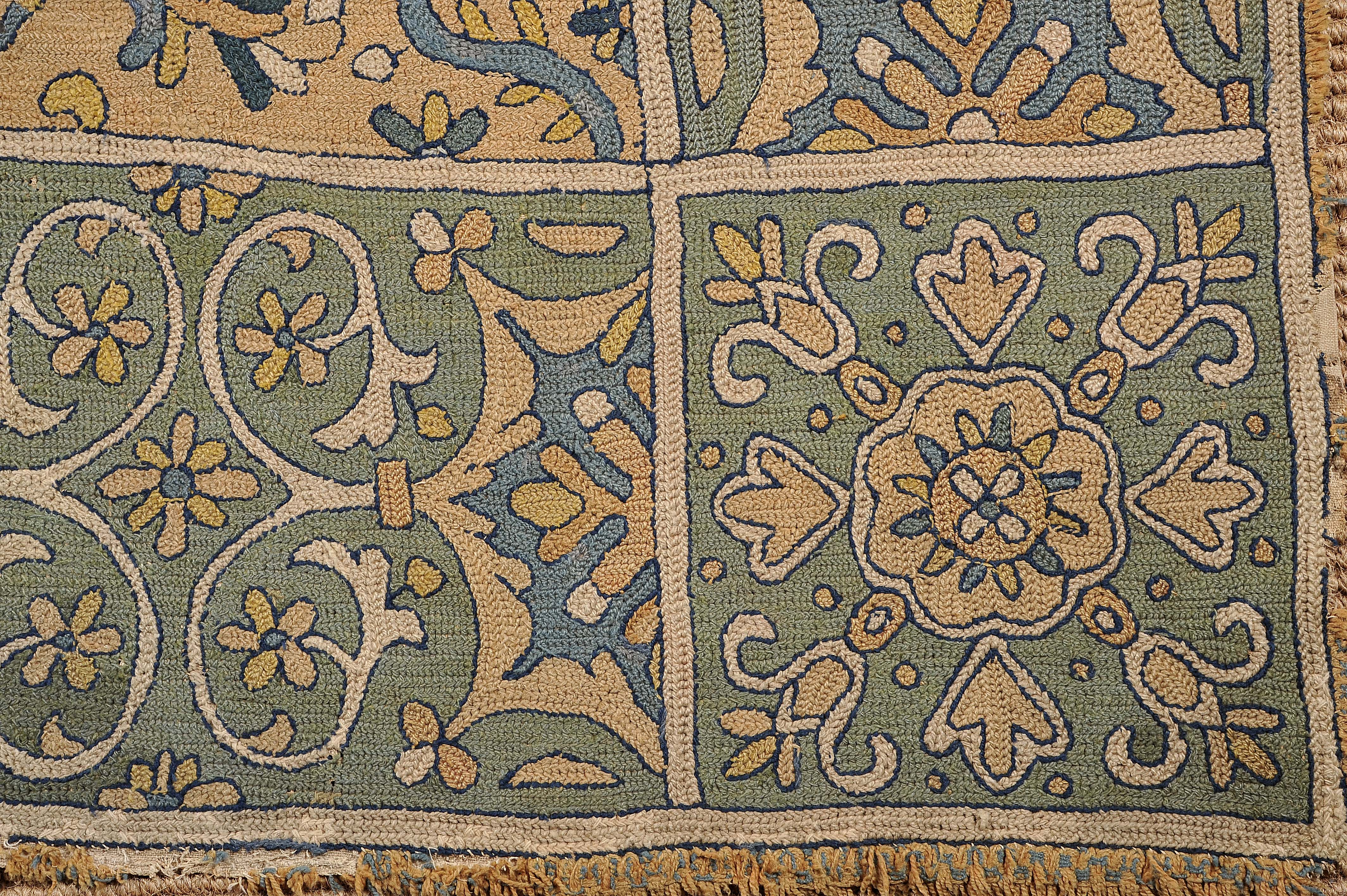 A carpet - Image 3 of 4