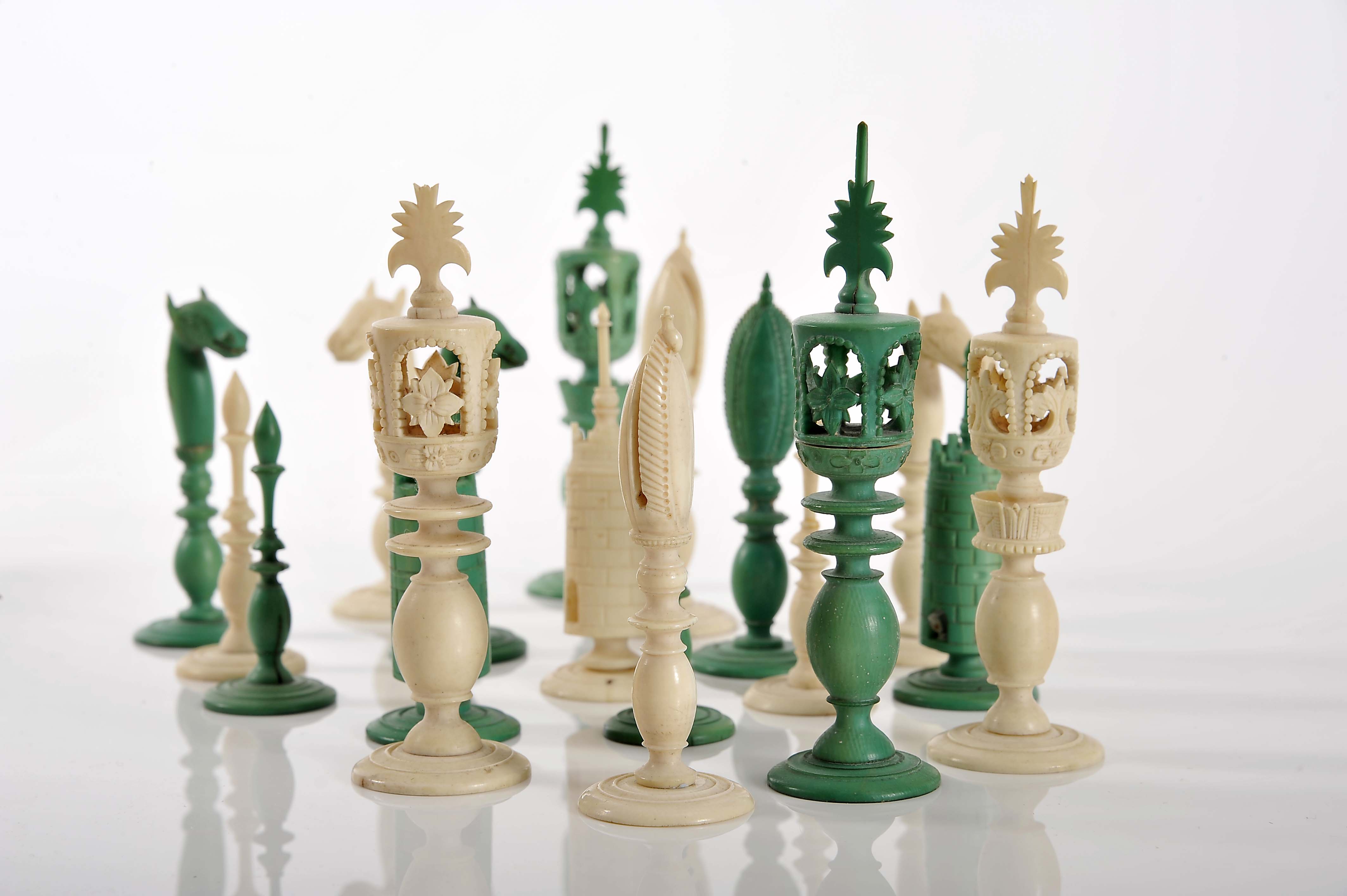 Chess pieces - Image 4 of 4