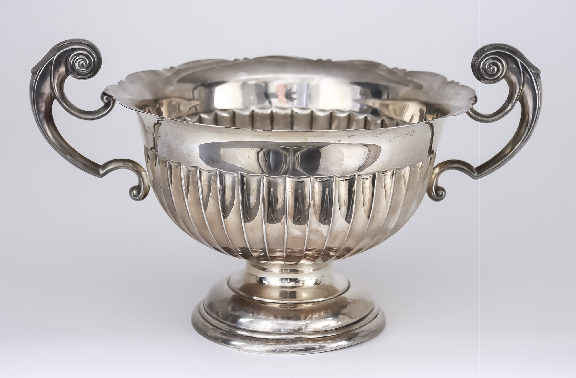An Edward VII Silver Circular Two-Handled Bowl, by Walker & Hall, Chester 1906, with shaped rim
