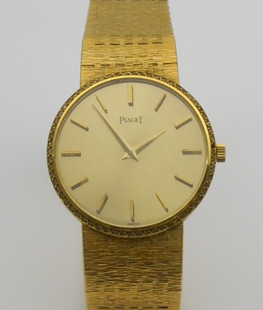 A Piaget Manual Wind Dress Wristwatch, 18ct gold case, 32mm diameter, the champagne dial with gold