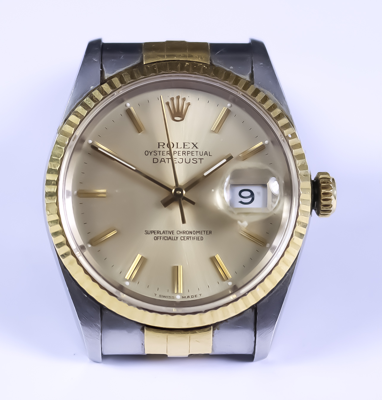 A Rolex Oyster Perpetual Datejust Superlative Chronometer Wristwatch, Serial No. X467585, (1993)