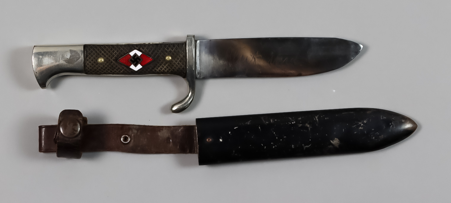 A World War II German Youth Dagger, by Auton Wingen, 4.25ins blade, etched with "blood and