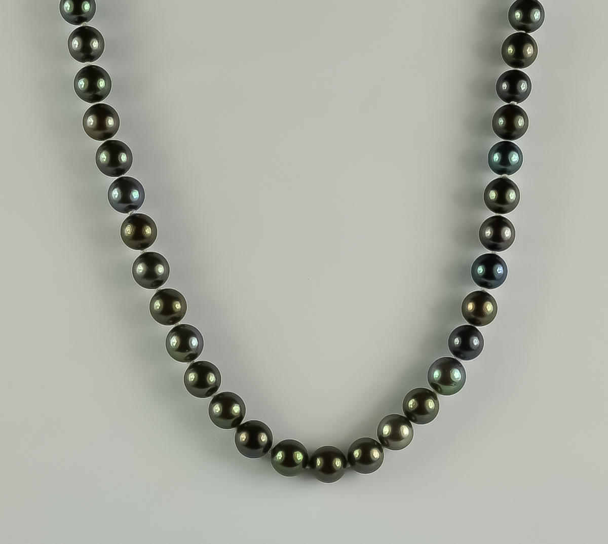 A String of Thaitan Cultured Pearls, Modern, each pearl approximately 7mm diameter, 430mm overall,