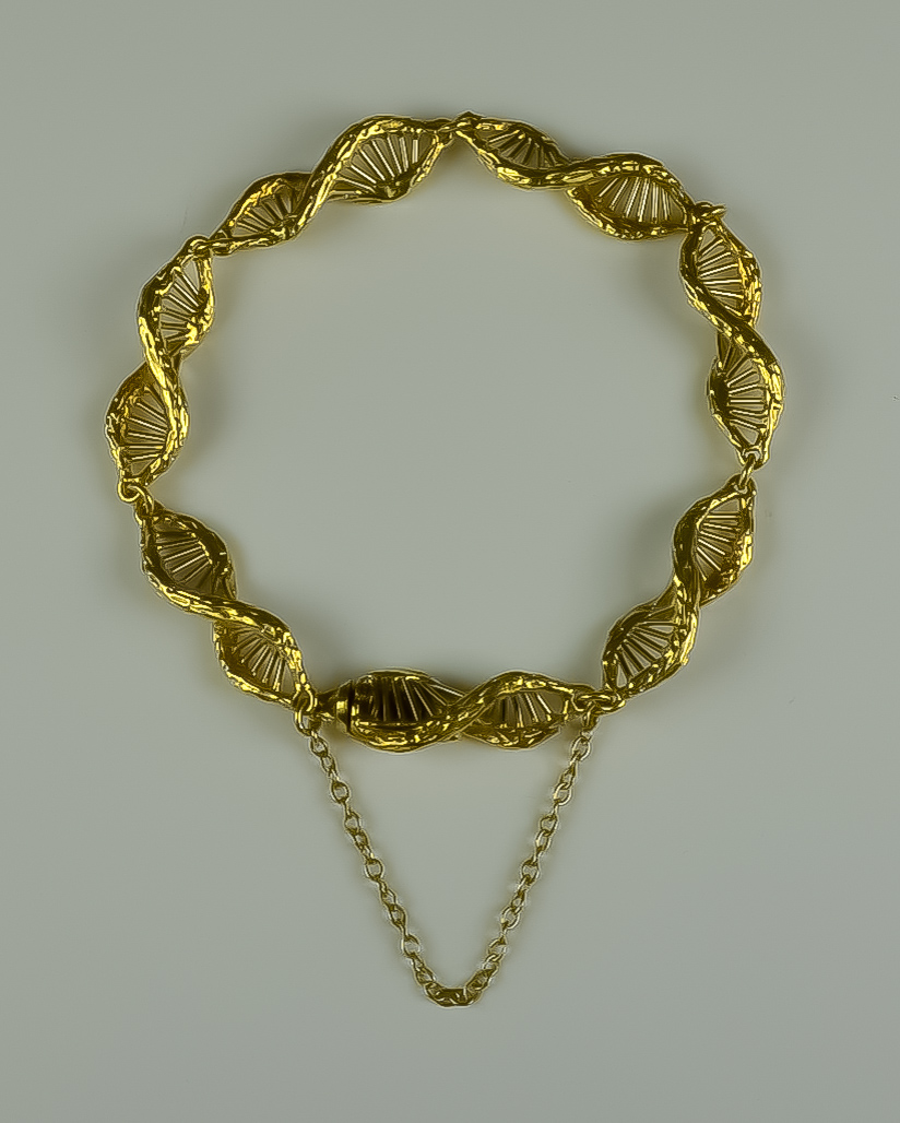 An 18ct Gold Spiral Bracelet, Modern, approximately 190mm overall, gross weight 18.4g